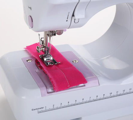 Mini macchina da cucire elettrica a zigzag resistente lunghezza di cucitura opzionale per la cucitura di tessuti
