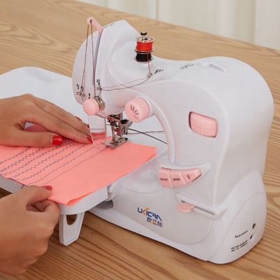 Macchina da cucire per uso domestico in metallo ABS con doppia velocità e alimentazione